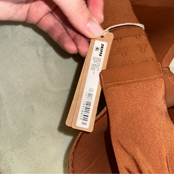 SKIMS Rust Seamless Bra - Picture 3 of 3